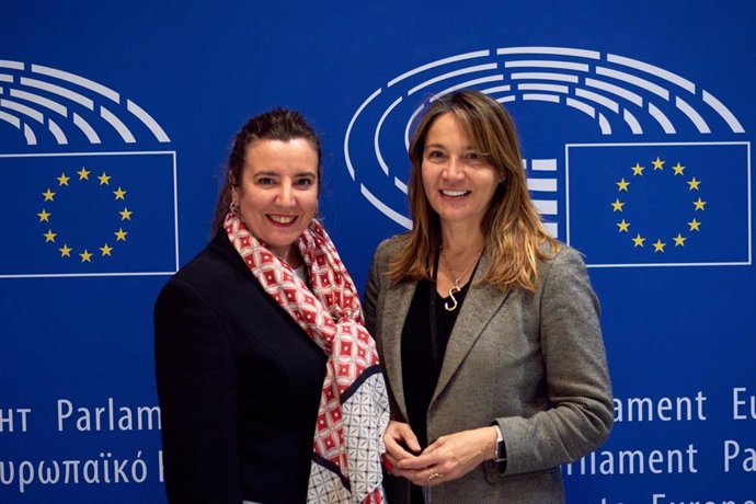 La alcaldesa de La Garrovilla con la eurodiputada Susana Solís en Bruselas