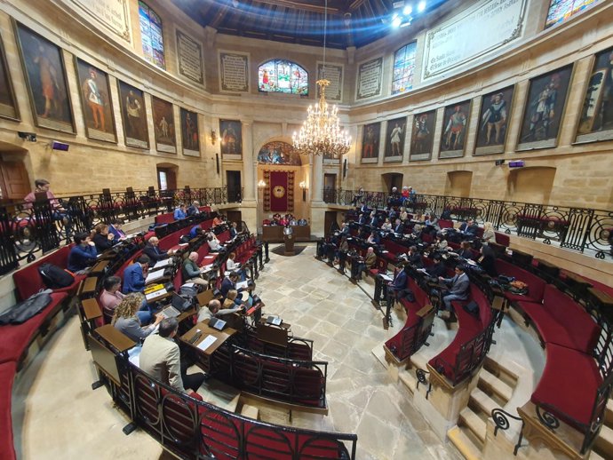 Pleno en la Casa de Juntas de Gernika.