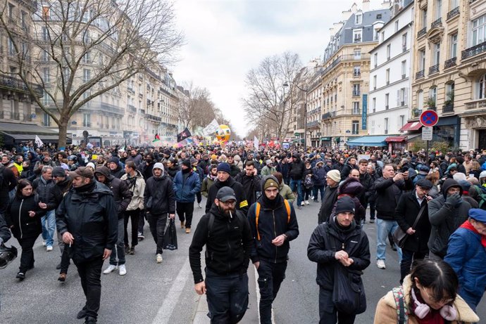 Protestas en las calles de París contra la reforma de las pensiones
