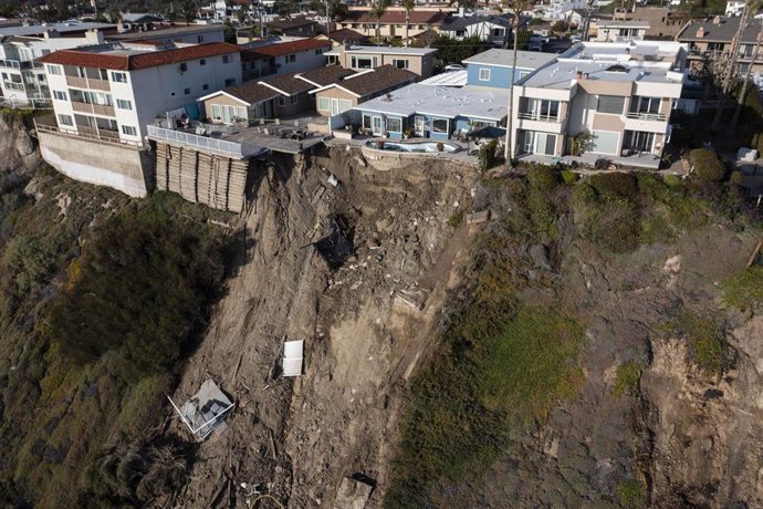 Imagen aérea de un deslizamiento de tierra en San Clemente, California