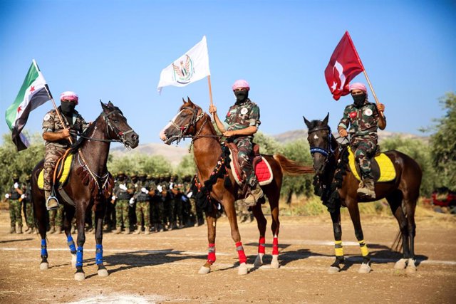 Archivo - Ceremonia militar de "graduación" para miembros del Ejército Nacional Sirio (SNA), apoyados por Turquía