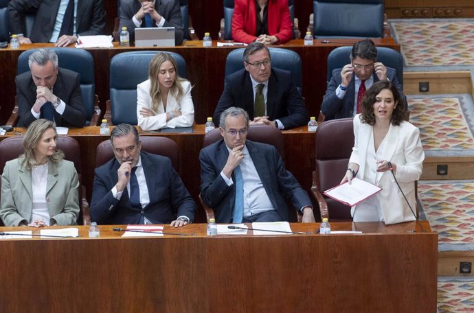 La presidenta de la Comunidad de Madrid, Isabel Díaz Ayuso, durante un pleno en la Asamblea de Madrid, a 16 de marzo de 2023, en Madrid (España).  El Pleno de la Asamblea de Madrid aprueba, con los votos de PP y Vox, el Proyecto de Ley de Patrimonio de 