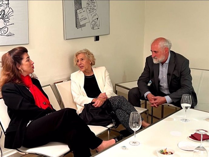 La Exalalcaldesa Manuela Carmena Ha Arropado Al Candidato De La Agrupación De Electores Recupera Madrid, Luis Cueto, En El Desayuno Informativo Que Ha Protagonizado En El Club Siglo XXI, El Primer Acto Político En Esta Precampaña Al 28M Al Que Acude