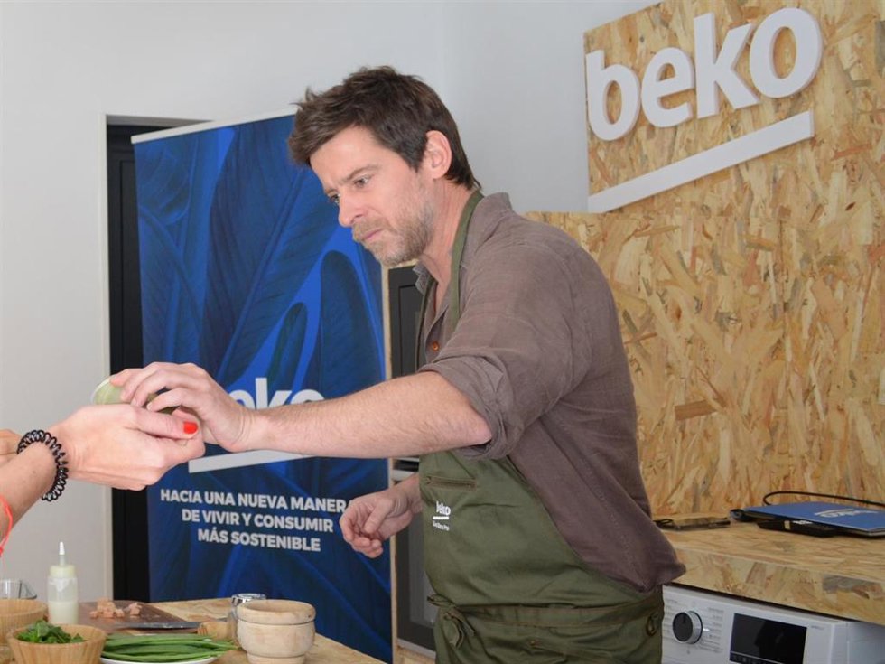 Manu Baqueiro, durante el showcooking con el que Beko ha presentado su nueva gama de cocción
