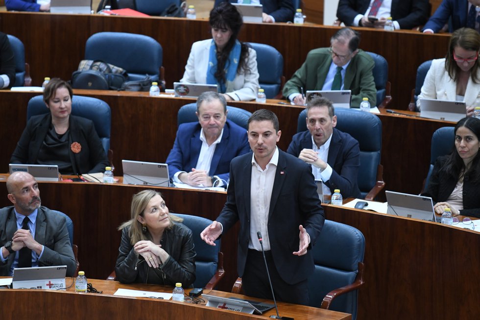 El portavoz del PSOE de Madrid en la Asamblea, Juan Lobato, durante una sesión plenaria en la Asamblea de Madrid, a 23 de marzo de 2023, en Madrid (España).