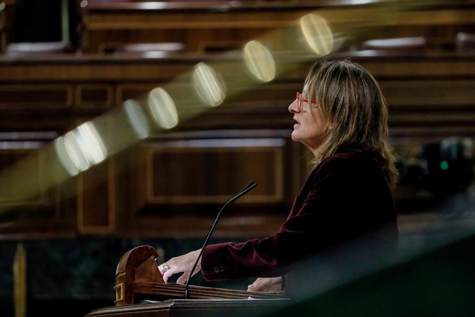 Archivo - La vicepresidenta tercera y ministra para la Transición Ecológica y Reto Democrático, Teresa Ribera, interviene durante una sesión plenaria en el Congreso de los Diputados.