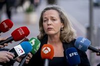 Calviño seguirá "muy de cerca" la evolución de márgenes empresariales, ante el alza de precios de alimentos