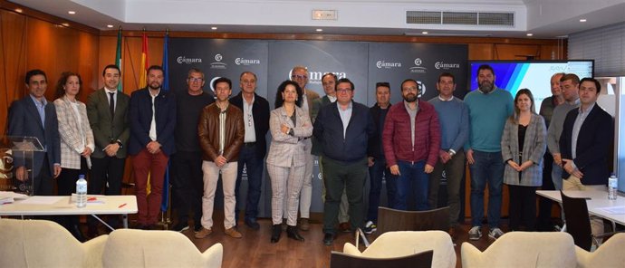 Reunión de los ayuntamientos en la Cámara de Comercio de Badajoz