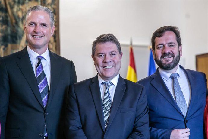 El Jefe Del Ejecutivo Autonómico, Emiliano García-Page, Preside El Acto De Firma Del Protocolo Entre El Gobierno Regional Y La Empresa SMART TECH