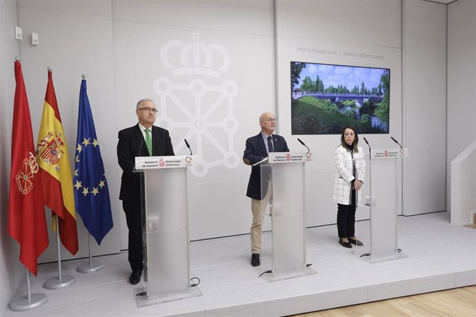 El consejero Ciriza presenta en el Palacio de Navarra la nueva actuación, junto con el alcalde Maya y la alcaldesa Lecumberri