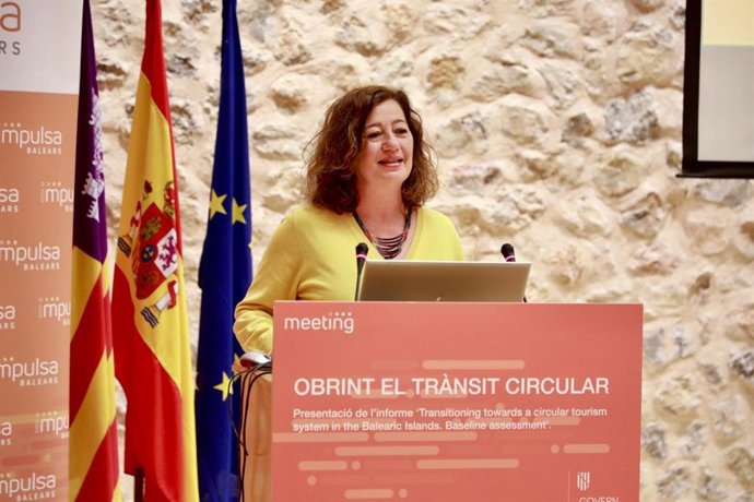 La presidenta del Govern, Francina Armengol, durante la presentación de 'Abriendo el tráfico circular'.
