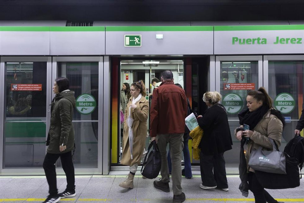 Archivo - Estación de la línea 1 del Metro de Sevilla.