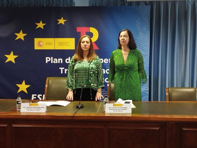 La delegada (izda) y la subdelegada, Virginia Barcones y Alicia Villar, respectivamente, durante el balance de los fondos del Plan de Recuperación, Transformación y Resiliencia llegados a Castilla y León.