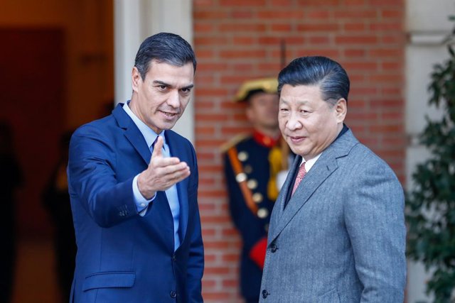 Archivo - El president espanyol, Pedro Sánchez, i el seu homòleg xinès, Xi Jinping 