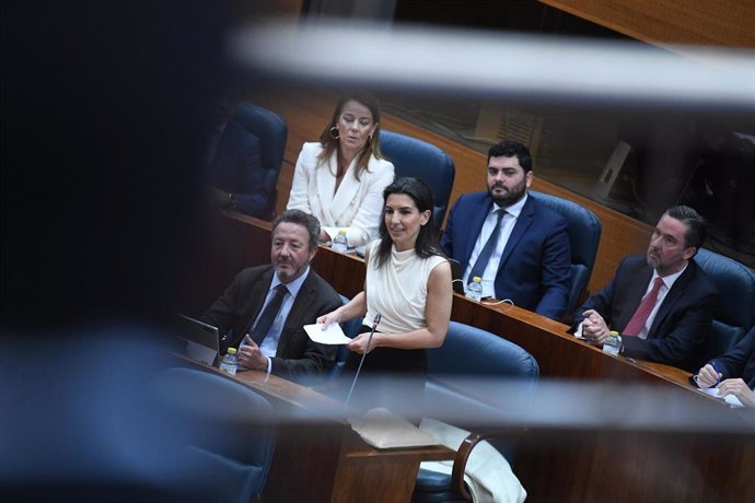 La presidenta de Vox en Madrid, Rocío Monasterio, interviene durante una sesión plenaria en la Asamblea de Madrid, a 23 de marzo