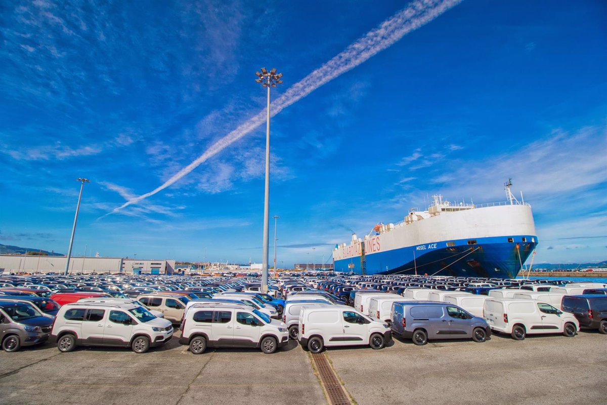 El tráfico sube en los puertos de Marín-Pontevedra, A Coruña y Ferrol-San Cibrao, pero baja en Vilagarcía y Vigo