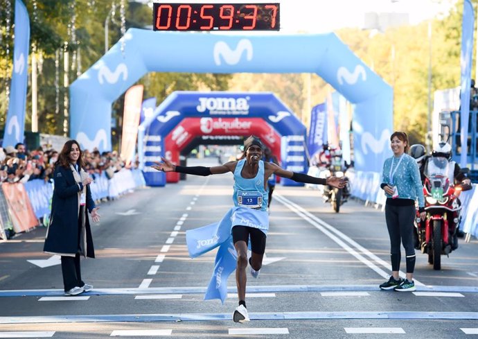 Archivo - El atleta keniata Ronald Kiprotich, vencedor en la XX Medio Maratón de Madrid de 2021.