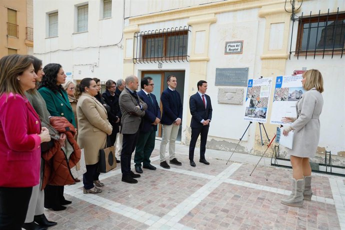Archivo - Visita en febrero del presidente de Diputación, Javier Aureliano García, para conocer el proyecto de rehabilitación