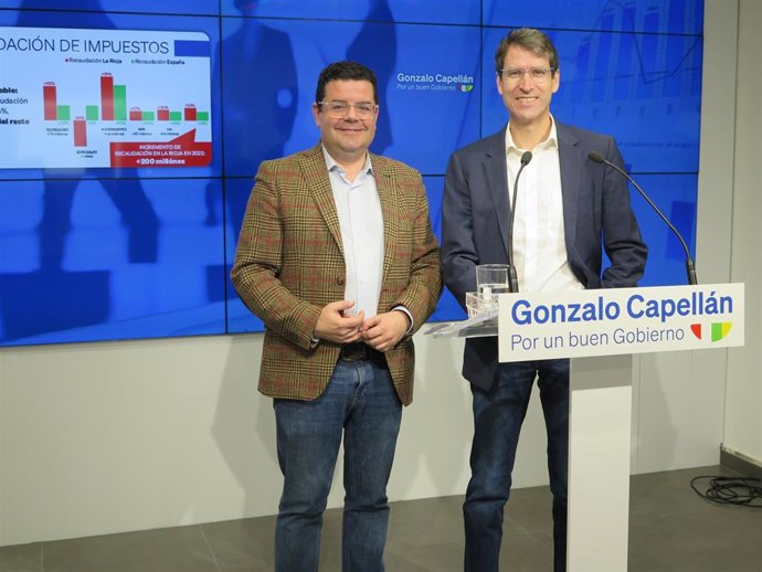 El candidato del PP al Gobierno, Gonzalo Capellán, y el secretario general del PP, Alfonso Domínguez, ofrecen una comparecencia de prensa sobre impuestos