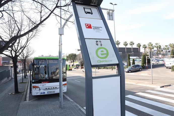 Foto d'una de les parades de bus