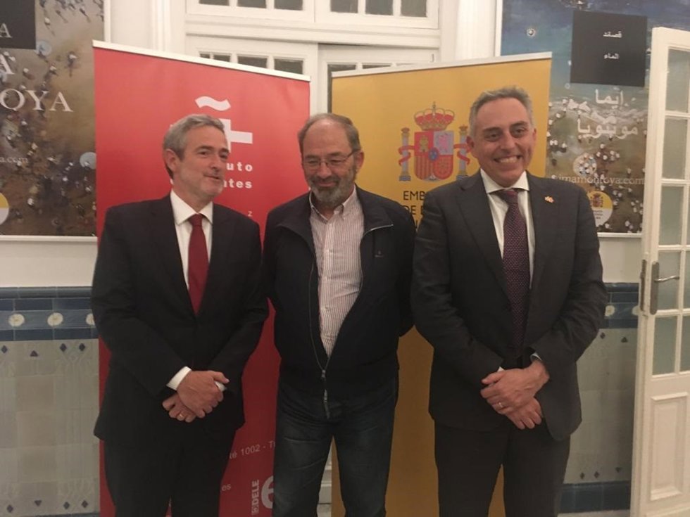 Fernando Santiago, en el centro de la imagen, productor ejecutivo del documental 'Retornos de Rafael Alberti'.