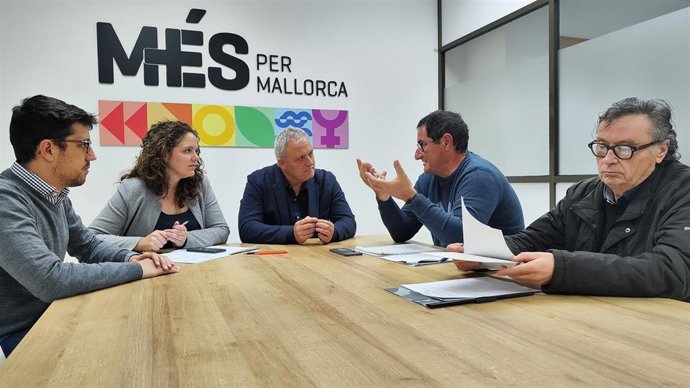 Reunión del candidato de MÉS al Consell, Jaume Alzamora, con la Federación de Cofradías de Pescadores.