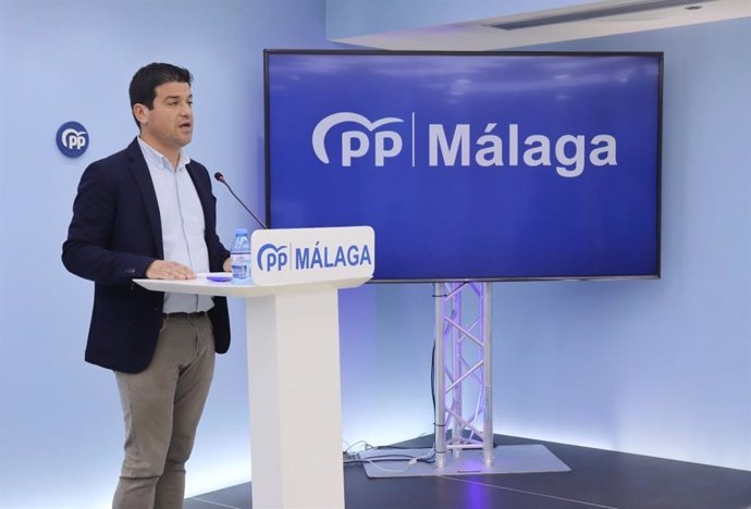 El coordinador general del PP de Málaga, Cristóbal Ortega, en una imagen de archivo de una rueda de prensa.