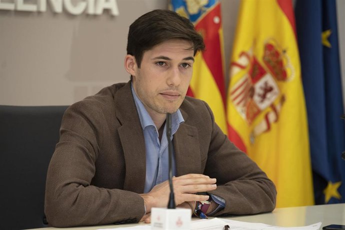 El concejal de Hacienda, Borja Sanjuán, informa en rueda de prensa sobre asuntos tributarios