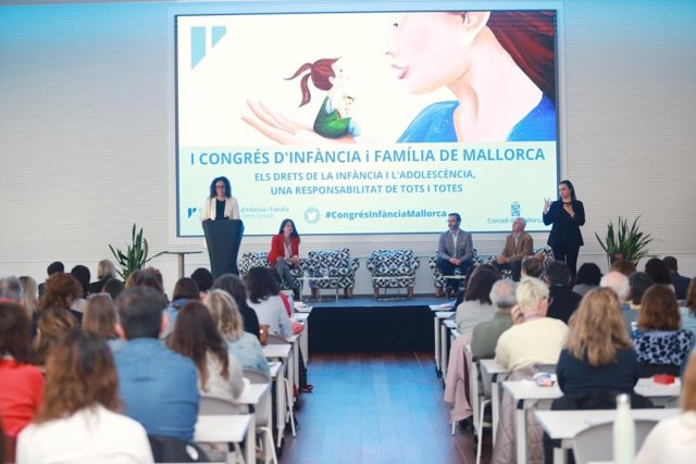 La presidenta del Consell de Mallorca, Catalina Cladera, durante el I Congreso Nacional de Infancia y Familia de Mallorca.