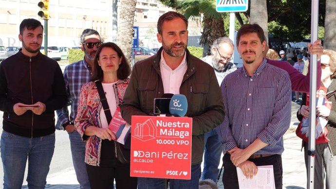 El candidato socialista a la Alcaldía de Málaga, Daniel Pérez, en rueda de prensa