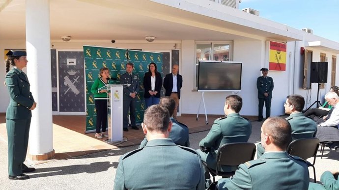 La delegada del Gobierno en Baleares, Aina Calvo; la alcaldesa de Campos, Francisca Porquer, y el coronel jefe de la zona de la Guardia Civil de Balears, Alejandro Hernández, han presentado este mediodía el nuevo Puesto Principal de Campos.