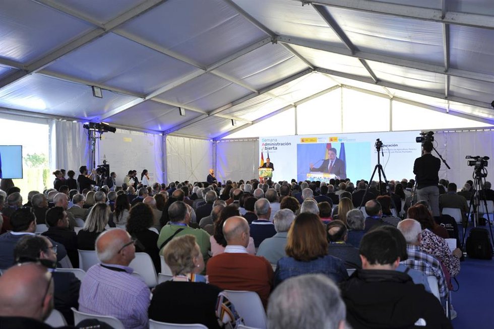 Luis Planas en la jornada 'El regadío español, referente de sostenibilidad y modernidad', celebrada en Palma del Río (Córdoba).