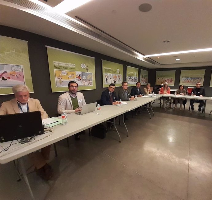El delegado territorial de la Consejería de Empleo, Empresa y Trabajo Autónomo de la Junta de Andalucía en Granada, Javier Martín, ha presidido la primera reunión del año de la Comisión Provincial de Prevención de Riesgos Laborales.