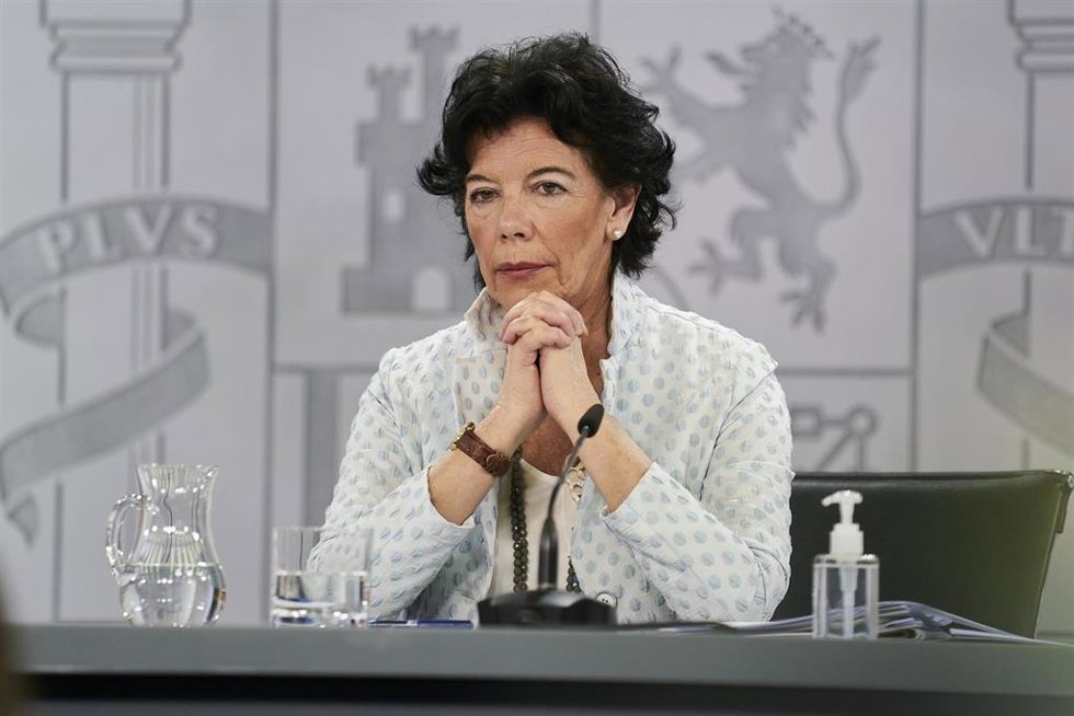 Archivo - La ex ministra de Educación Isabel Celaá durante una rueda de prensa (Imagen de archivo)