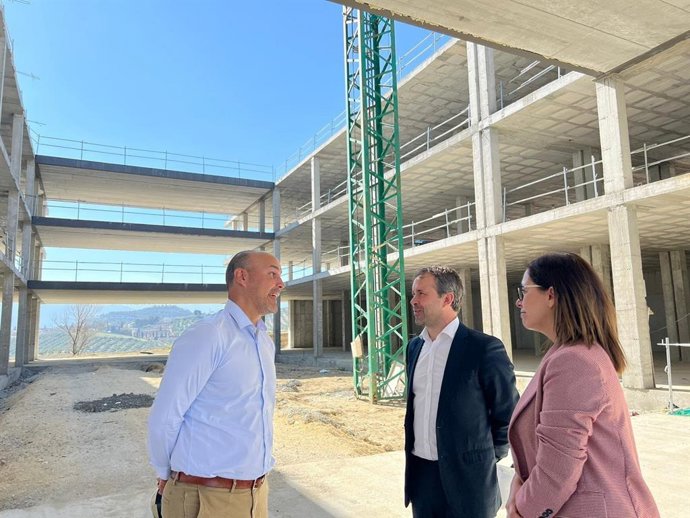 Visita a las obras de la residencia.