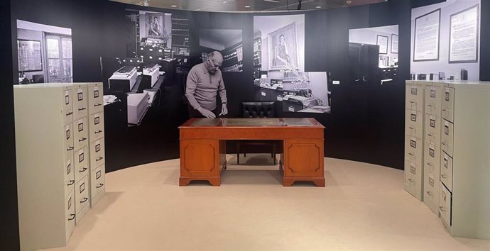 Una exposición en la Diputación de Barcelona se adentra en la historia del archivo de Tarradellas