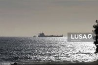 Portugal traslada a la Xunta que la situación está "controlada" con el petrolero incendiado