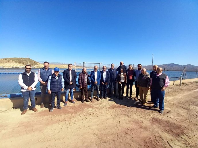 El delegado de Agricultura visita la comunidad de regantes de Cuevas del Almanzora.