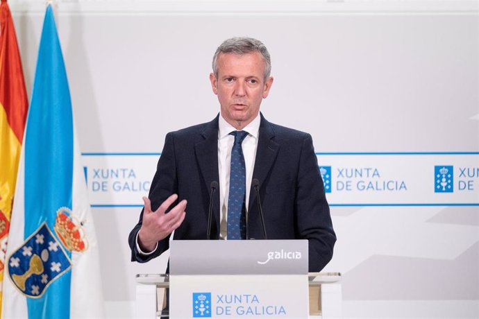 El presidente de la Xunta, Alfonso Rueda, en la rueda de prensa posterior a la reunión semanal del Consello de la Xunta. San Caetano, Santiago de Compostela, 02/03/23.