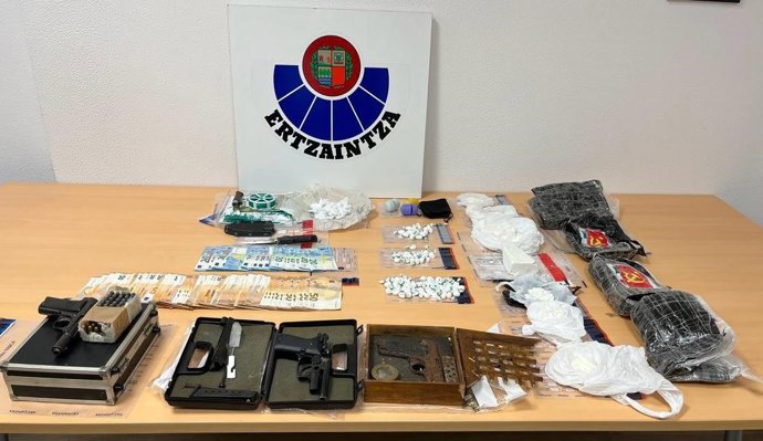 Material incautado en una operación antidroga en Abanto (Bizkaia)
