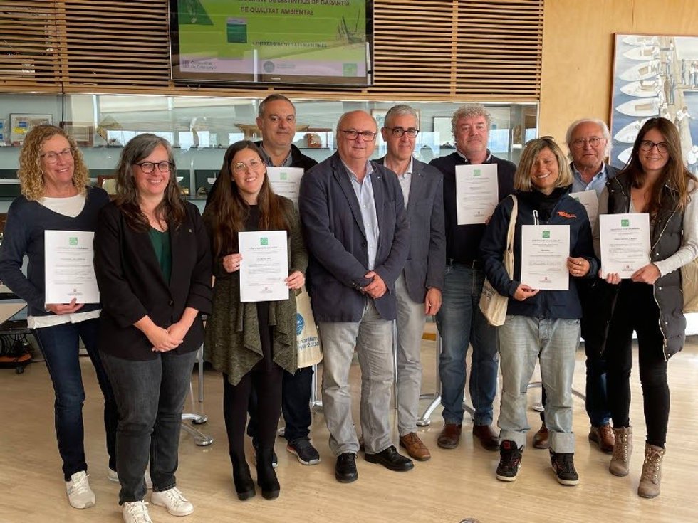 El Govern  ha entregado este jueves los primeros 10 distintivos de garantía de calidad ambiental para centros de actividades marítimas