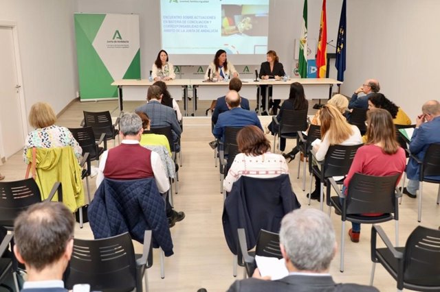 La Consejera De Inclusión Social, Juventud, Familias E Igualdad, Loles López, En Las Jornadas Sobre Conciliación