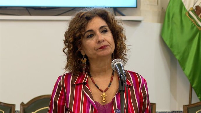La ministra de Hacienda y Función Pública, María Jesús Montero, en Rota (Cádiz)