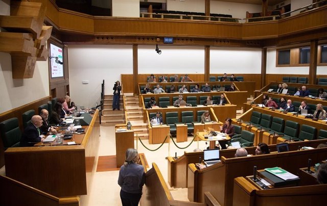 Archivo - Pleno del Parlamento Vasco