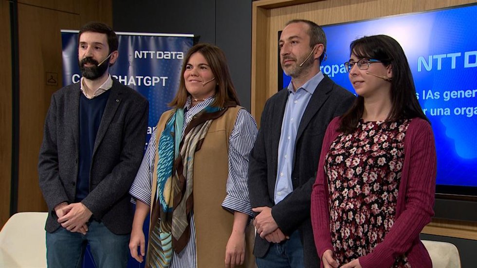 Expertos abordan los beneficios y aplicación de la IA generativa en las empresas