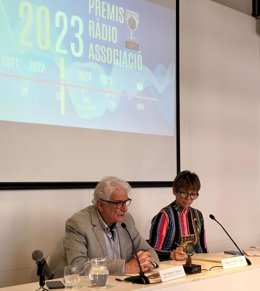 El presidente de Rdio Associació de Catalunya SCCL, Jordi Margarit, y la secretaria del jurado de los premios, Margarida Moles, en rueda de prensa a 23 de marzo de 2023