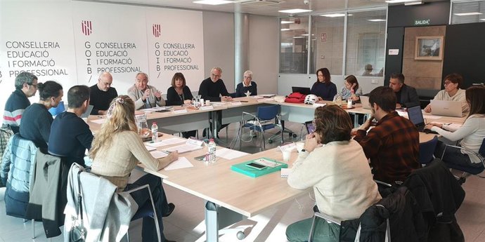 Archivo - Reunión de la Mesa Sectorial de Educación.