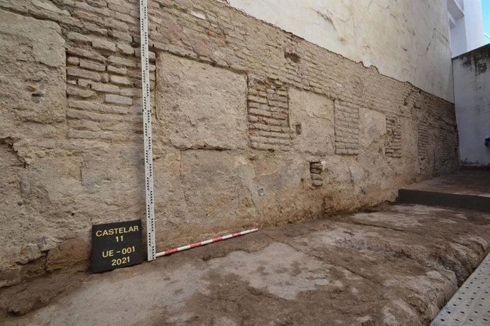 Archivo - La muralla islámica de la calle Castelar