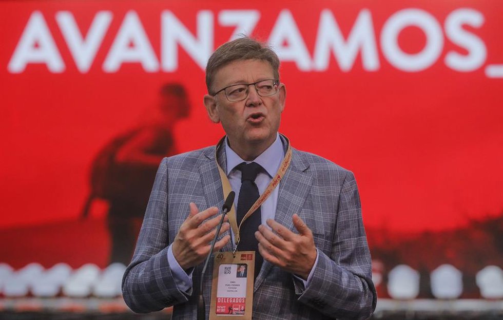 Archivo - El presidente de la Comunidad Valenciana, Ximo Puig, en una visita a las instalaciones del 40 Congreso Federal del PSOE
