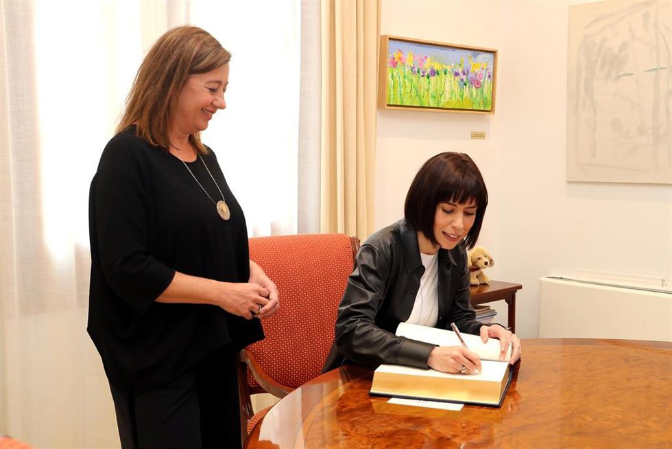Archivo - La presidenta del Govern, Francina Armengol (i) y la ministra de Ciencia e Innovación, Diana Morant (d), en una imagen de archivo.